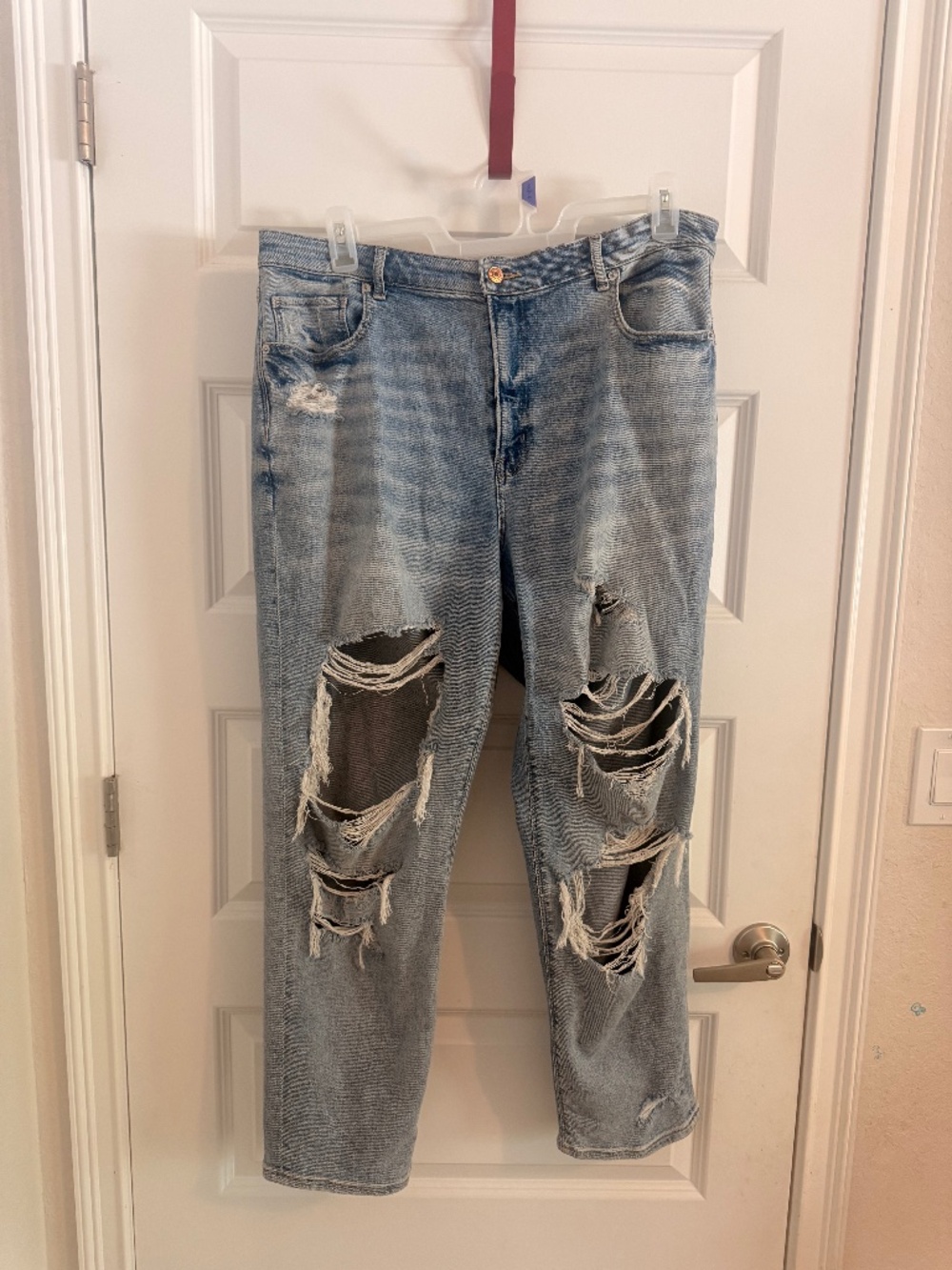 Light wash size 18 ripped jeans